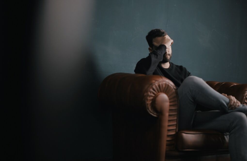 les hommes présentent des symptômes de prostatite