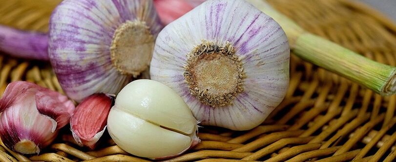 L'ail complétera le traitement complexe de l'inflammation de la prostate.